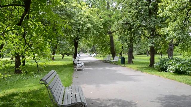 Прага. Скверик. Пение птиц. Prague. The little square. The singing of birds. смотреть онлайн