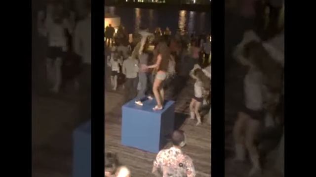 Сальса в Парке культуры у Андреевского моста смотреть онлайн