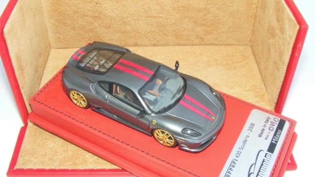 1/43 Ferrari F430 Scuderia Silverstone Gray with Red Stripe смотреть онлайн