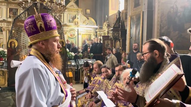 Єпископ Афанасій у Великий четвер звершив чин омовіння ніг у кафедральному соборі Луцька. смотреть онлайн