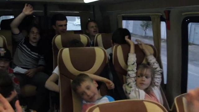 Дети репетируют песни. Seymour House School