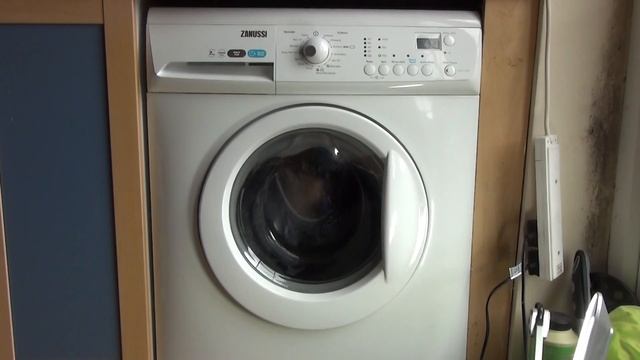 Zanussi Aquafall ZWHB7160 Washing Machine : Spin only 700rpm смотреть онлайн