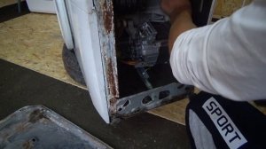 СТИРАЛЬНАЯ МАШИНА БОШ НЕ КРУТИТ БАРАБАН! ЗАМЕНА ЩЕТОК ДВИГАТЕЛЯ СТИРАЛЬНОЙ МАШИНЫ БОШ! ВАРИАНТ -1