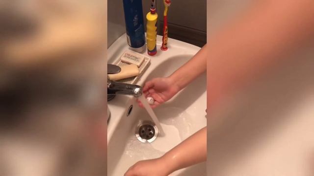 Между нами тает лёд 🥶 замёрзшие игрушки! Эксперимент 🧪 смотреть онлайн