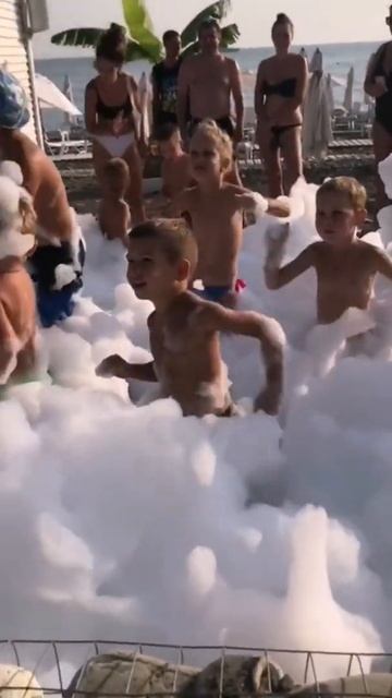 Ярослав зажигает на пенной дискотеке в Сочи | лето 2021 | Тренды тик ток | музыка тик ток #shorts смотреть онлайн