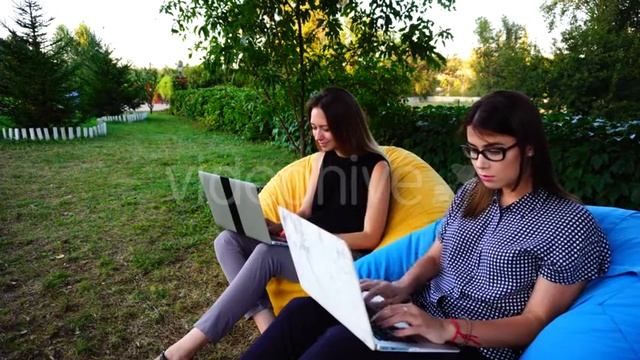 Young Beautiful and Smart Accountant Women Work For Laptop and Keep Accounting and Tax Records смотреть онлайн