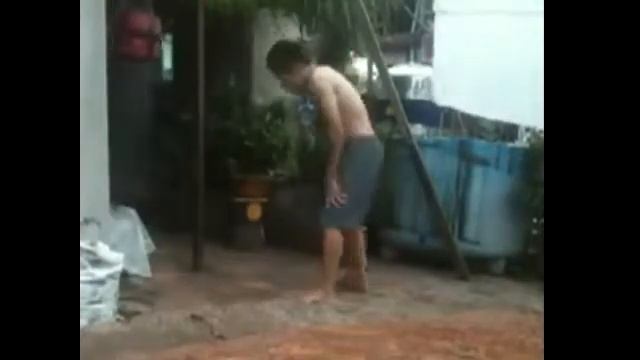 Попал мимо груши смотреть онлайн