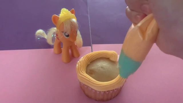 MLP Main 6 Vanilla Cupcakes- Baking Tutorial смотреть онлайн