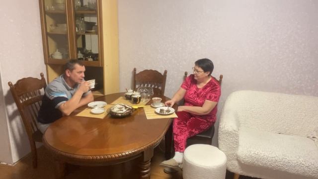 Я - СВИНАРКА🐷,а Коля - ПАСТУХ🐮. Пьём чай с тортиком и хохочем до упада🍰 смотреть онлайн