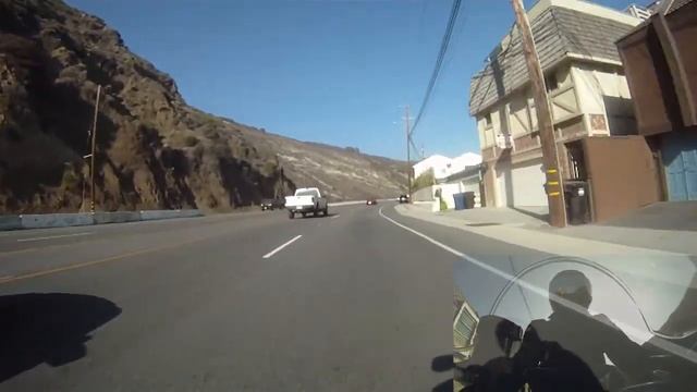 Yamaha R1 in Malibu. Motorcycle Vlog смотреть онлайн