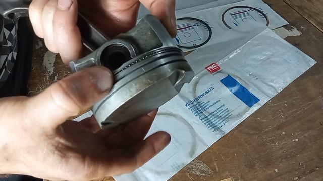 შიდაწვის ძრავის დგუშზე რგოლების დაყენება смотреть онлайн