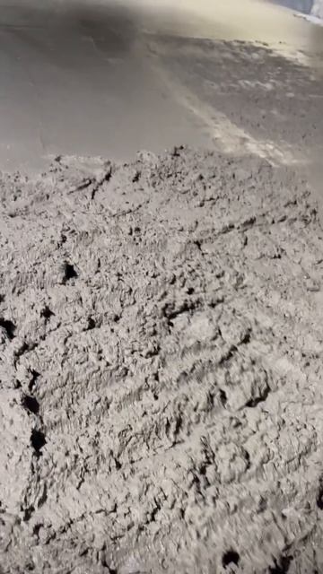 Приняли 10 м3 бетона м350 , забетонировали двор #shortvideo #youtube #top смотреть онлайн