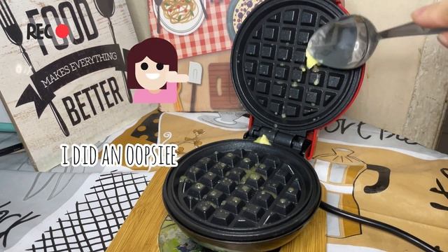 Mini Waffle Maker Review + Recipe смотреть онлайн