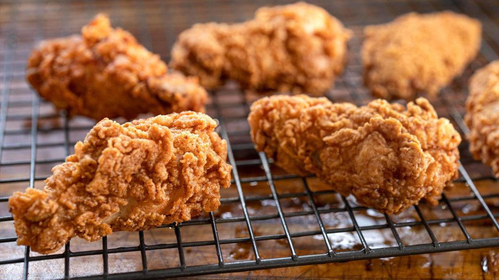 Рецепт не сильно острых куриных крылышек как в KFC смотреть онлайн