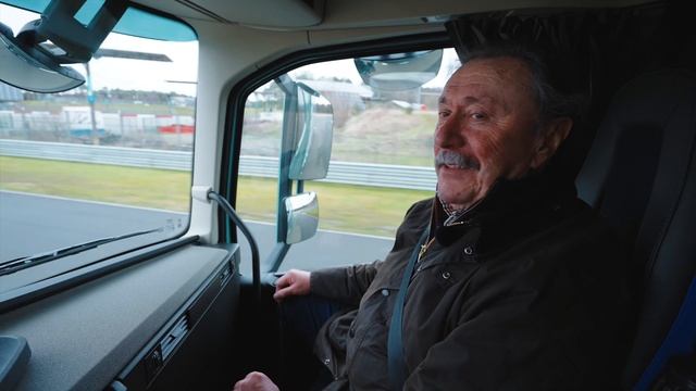Volvo FH Electric van Raff Plastics - Transport & VAN.TV 64 (Kanaal Z - maart 2024) смотреть онлайн