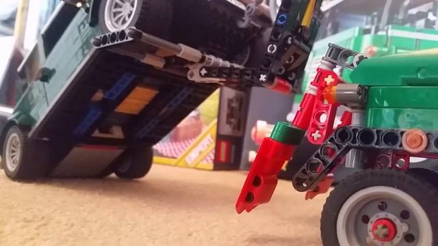 Lego Technic 42008 Recover truck collects Lego mini 10242 смотреть онлайн