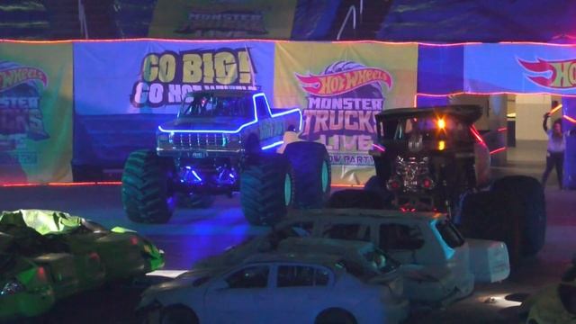 Hot Wheels Monster Trucks Live Glow Party - Albany NY 2024 1/14/24 смотреть онлайн
