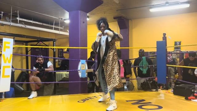 Claressa Shields vs Vanessa Lepage-Joanisse Media Workout смотреть онлайн