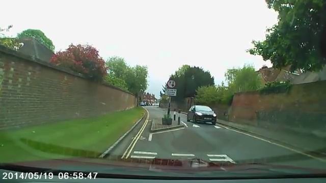 Moment £160k Bentley Continental GT hurtles at 85mph and smashes head on into pensioner's car смотреть онлайн