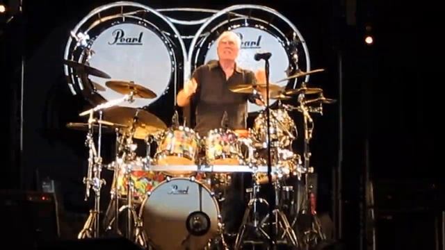 Golden Earring - 27 april 2011 - Heineken Music Hall - Solo Cesar Zuiderwijk- Radar Love (HD) смотреть онлайн
