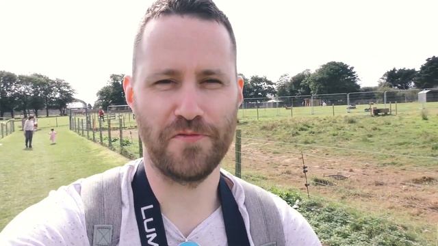 Toddler rides her first pony at Dairyland Farm Park Cornwall смотреть онлайн