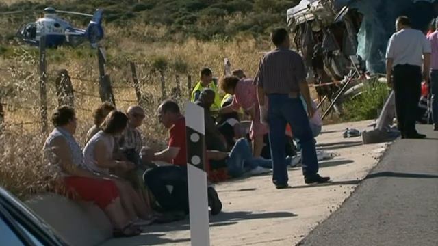 Spain bus crash kills nine northwest of Madrid смотреть онлайн