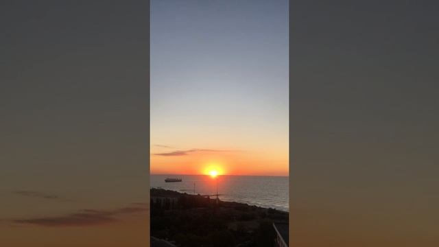 #море #sea #мореавгуст #восходсолнцанадморем #300мдоморя Рассвет над морем. Море в августе. смотреть онлайн