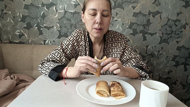 Мукбанг блины фаршированные печенью, и ☕чай.