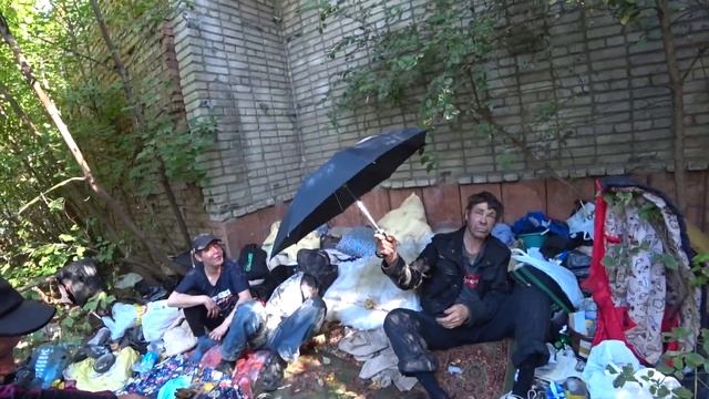 Пьяные Разборки Бомжей | Посиделки с Бомжами | Жизнь на улице | Жизнь Бомжей | смотреть онлайн