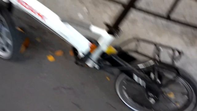 КРУГЛЫЕ НОГИ."ЭПИЗОД. НЕБЛАГОЗВУЧНЫЙ E-BIKE. NOAHK . RONDE BENEN. смотреть онлайн