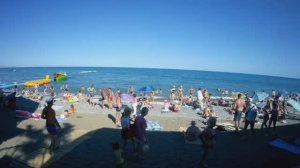 Прогулка по набережной Алушты в начале июля