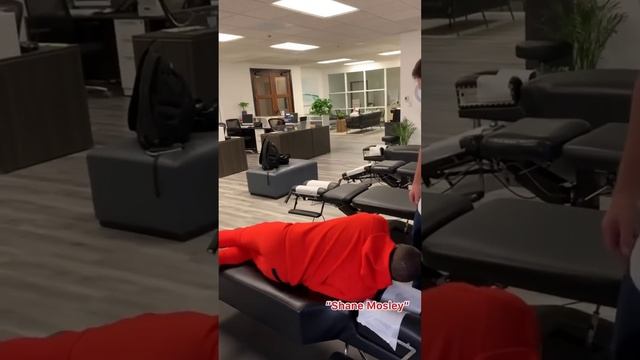 The Best Ever: *Floyd Mayweather* EPIC Chiropractic Adjustments смотреть онлайн