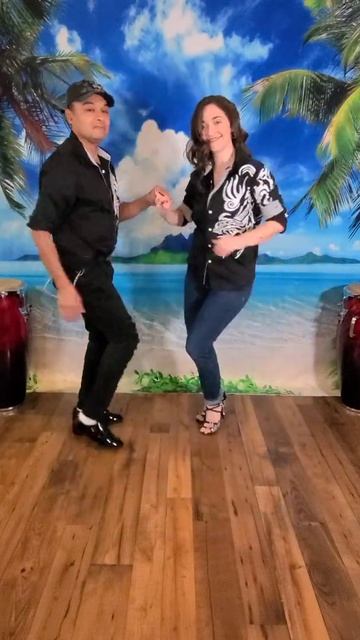The ENCHUFLA Cumbia Turn | How To Dance Cumbia With A Partner смотреть онлайн