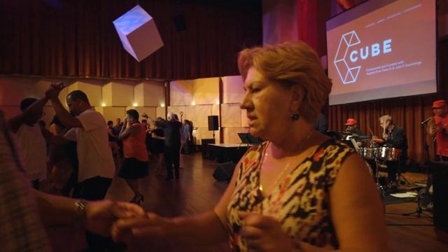 Salsa Dance Party in The Cube смотреть онлайн