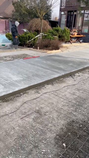 Делаем брашированный бетон в Батайске #top #youtube #shortvideo #tiktok #shortsvideo смотреть онлайн