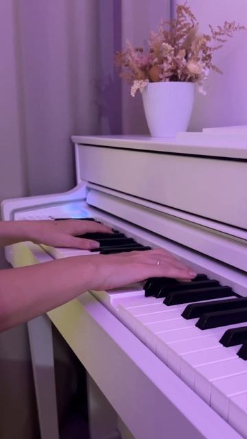 Как же надоела эта суета, шум, бесконечные мысли о работе. Хочется просто побыть наедине с собой смотреть онлайн