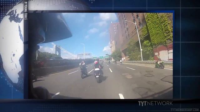 Bikers Chase Range Rover In Dramatic Footage смотреть онлайн