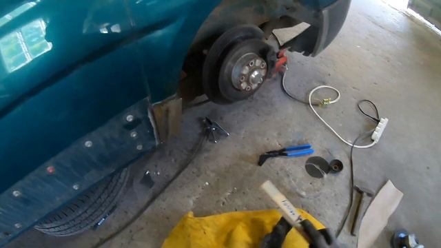 Naprawa końcówki progu Opel Vivaro. смотреть онлайн