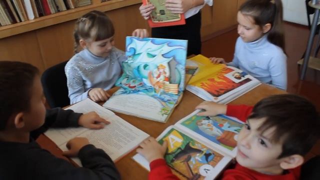 Чим є шкільна бібліотека у вашому житті?(Харьковский педагогический лицей №4) смотреть онлайн