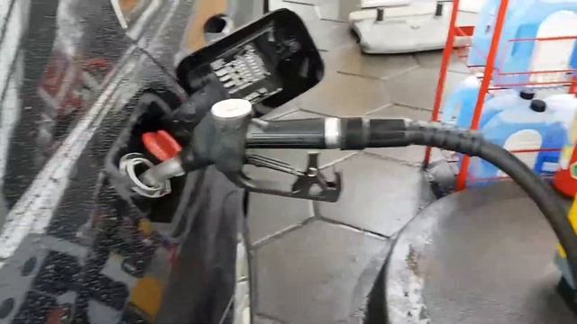 Как заправиться на заправке в Польше. смотреть онлайн