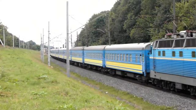 Встреча двух поездов ЧС4 и ЕР9Є 555, ст Стадница смотреть онлайн
