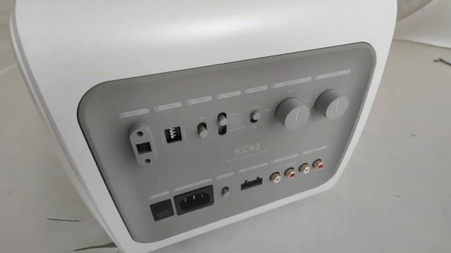 KEF KC62 subwoofer hands-on and unboxing смотреть онлайн