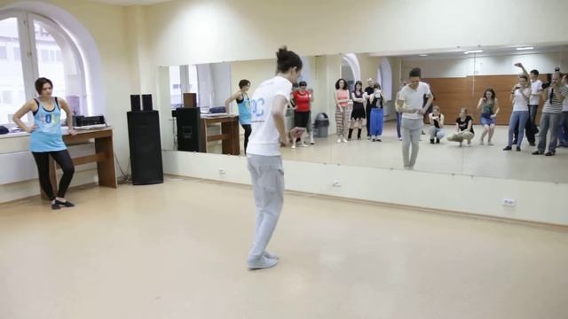 01 - Footwork & solo in salsa from Serey Gazaryan смотреть онлайн