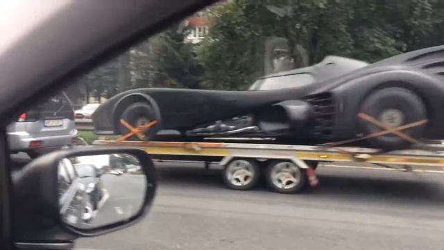 Бэтмобиль на М10 смотреть онлайн