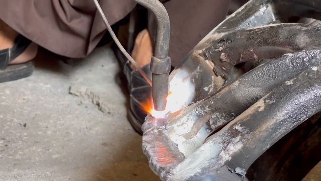 How to Repair Crack Broken Alloy Wheel Rim Repair | Amazing Technique Of Repairing Broken Alloy Rim смотреть онлайн