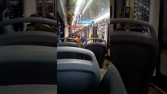 17 трамвай новогодний в нутри шарики ёлкочки на висныи смотреть онлайн