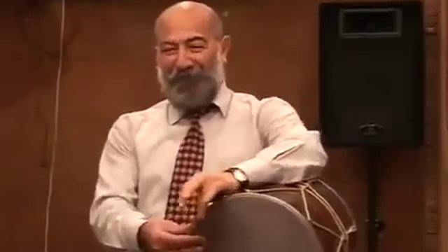 Как грузин,  азербайджанец и армянин играют на барабане