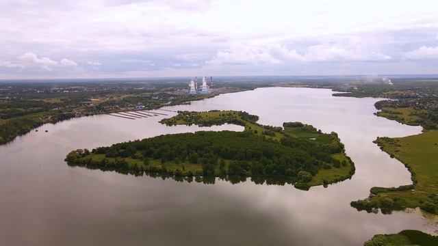 Черепетская ГРЭС и водохранилище: полёт в 4К || г. Суворов, Тульская область смотреть онлайн
