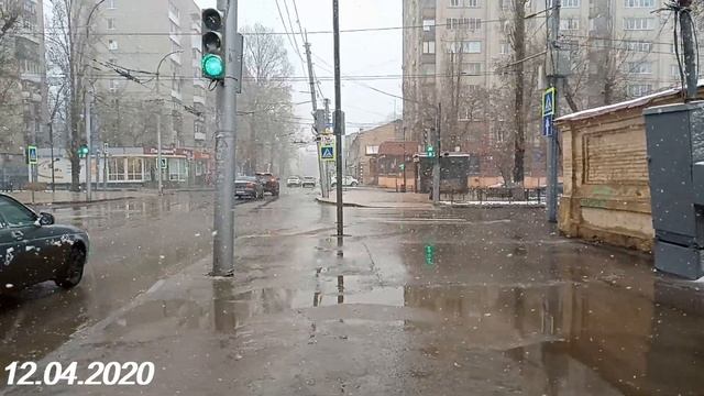 Снег. метель. сильный ветер. на улицах весеннего Саратова!!! смотреть онлайн