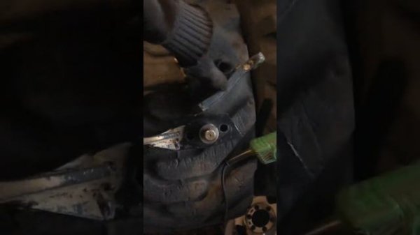 не вставал колесный диск на ступицу пришлось резать сошку ступицы на кукурузире